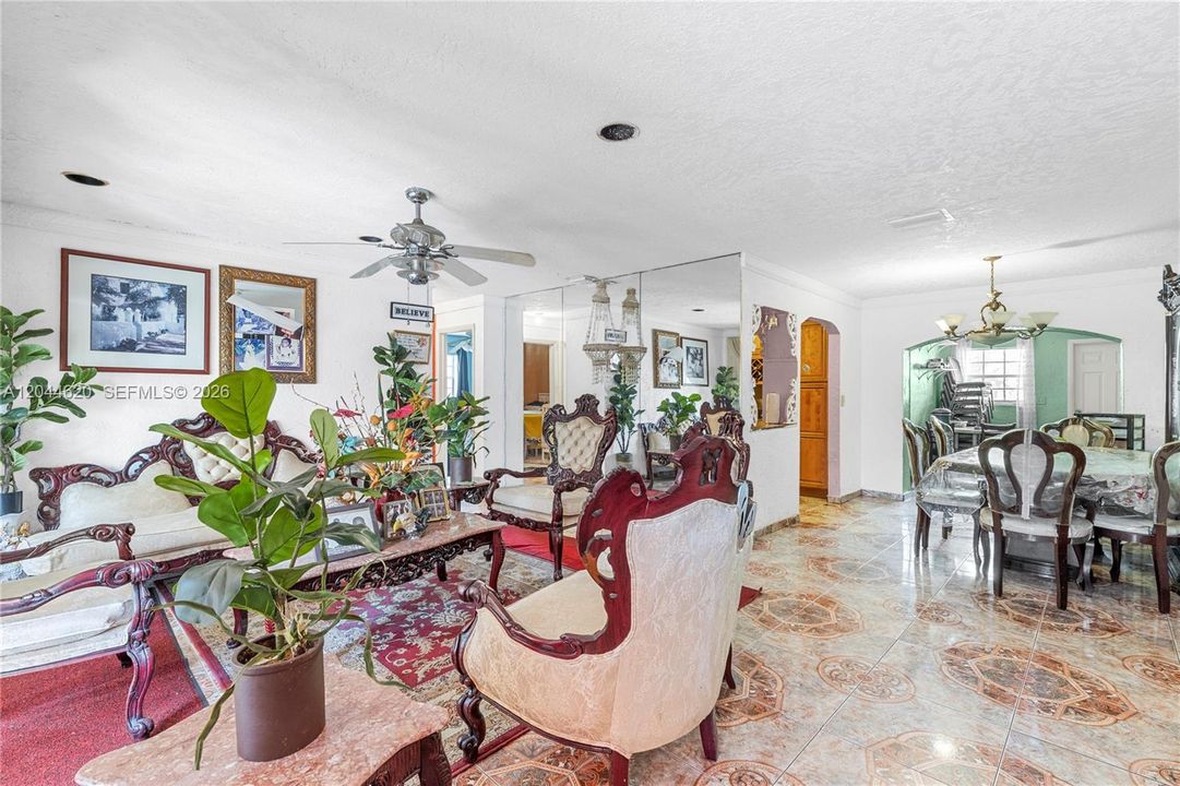 На продажу: $414,900 (4 спален, 2 ванн, 1875 Квадратных фут)