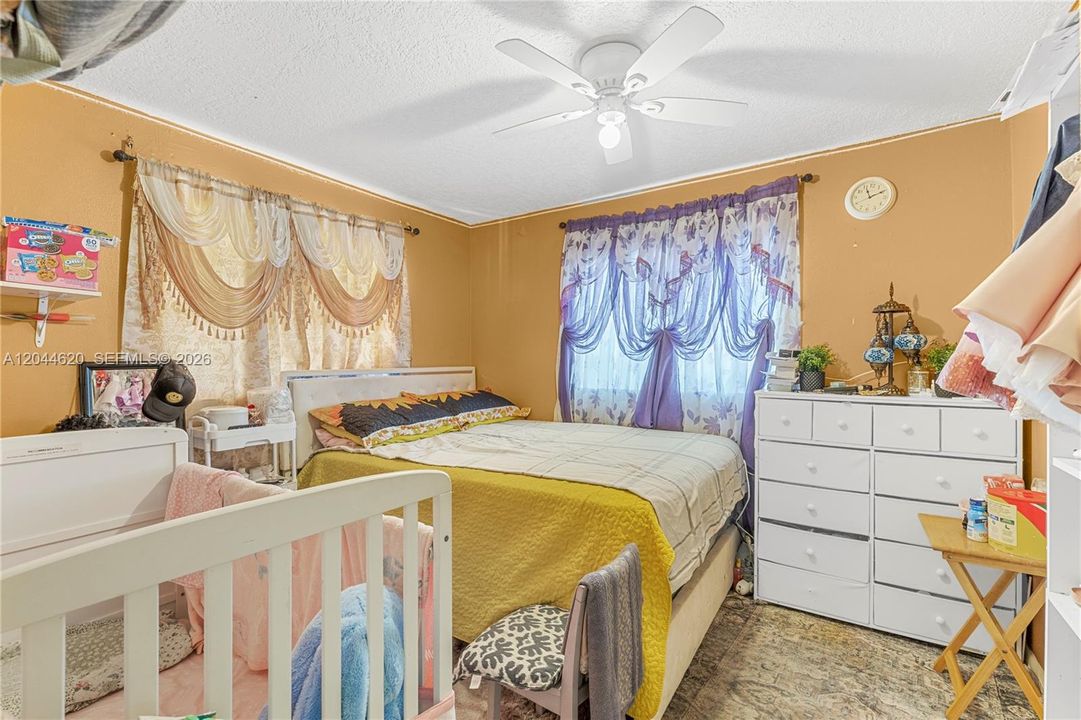 На продажу: $414,900 (4 спален, 2 ванн, 1875 Квадратных фут)