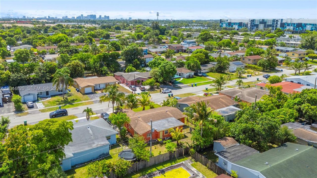 На продажу: $414,900 (4 спален, 2 ванн, 1875 Квадратных фут)