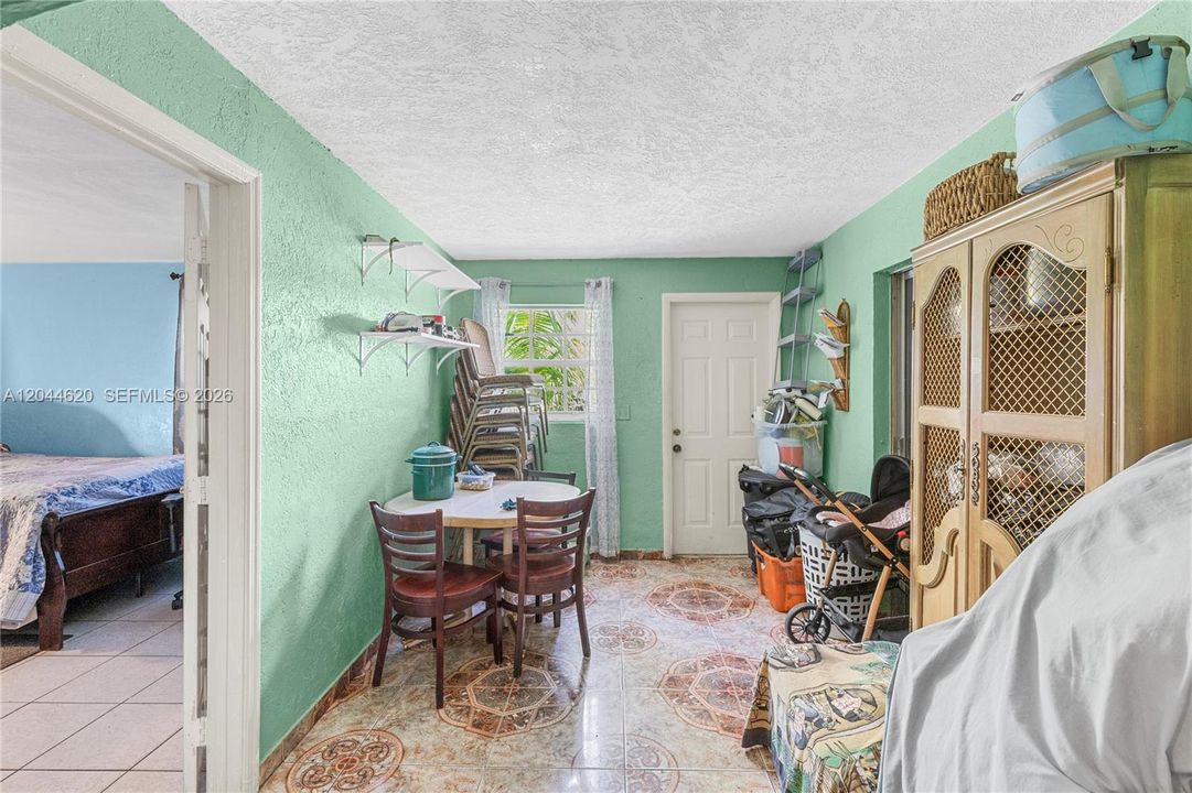 На продажу: $414,900 (4 спален, 2 ванн, 1875 Квадратных фут)