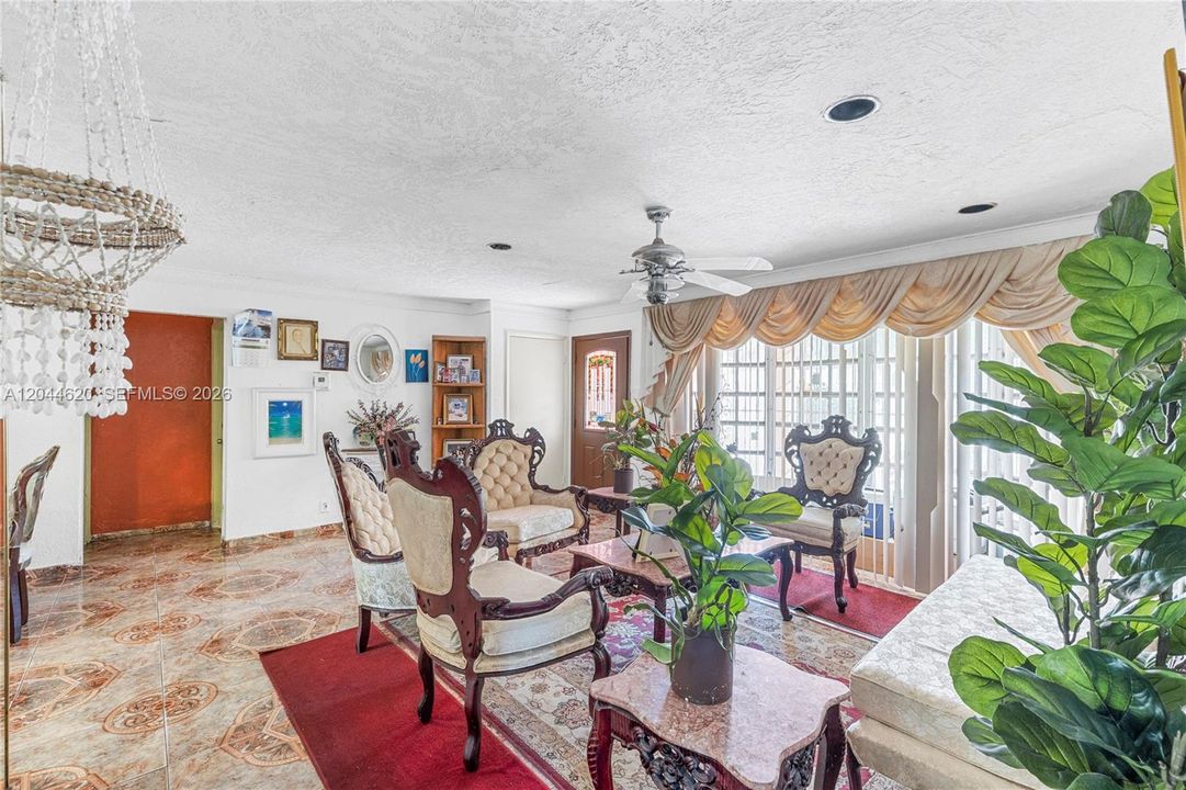На продажу: $414,900 (4 спален, 2 ванн, 1875 Квадратных фут)