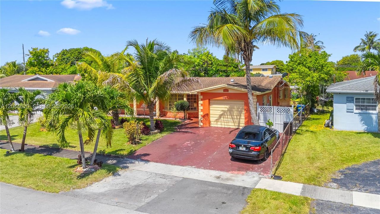 На продажу: $414,900 (4 спален, 2 ванн, 1875 Квадратных фут)