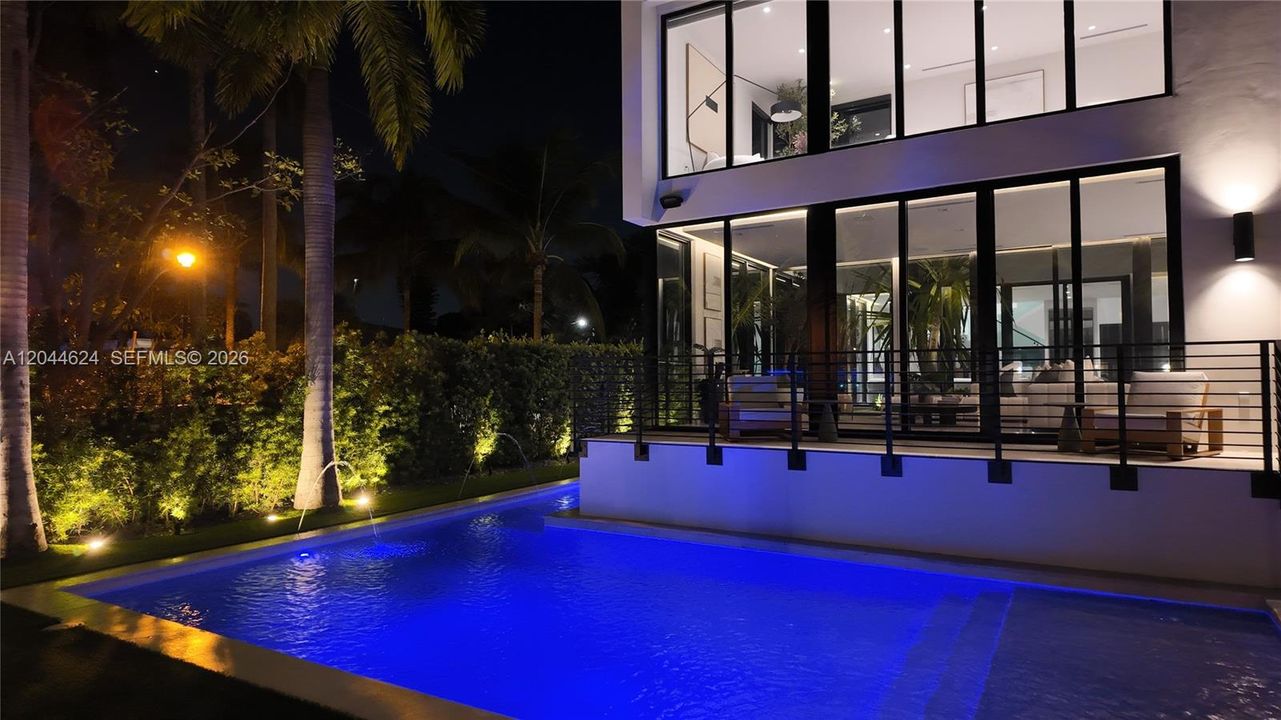 En Venta: $9,335,000 (6 camas, 6 baños, 5043 Pies cuadrados)