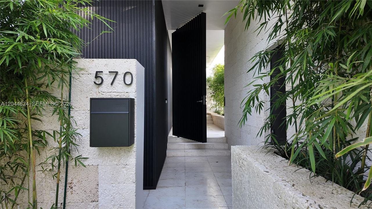 En Venta: $9,335,000 (6 camas, 6 baños, 5043 Pies cuadrados)