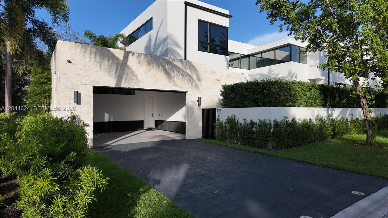 En Venta: $9,335,000 (6 camas, 6 baños, 5043 Pies cuadrados)