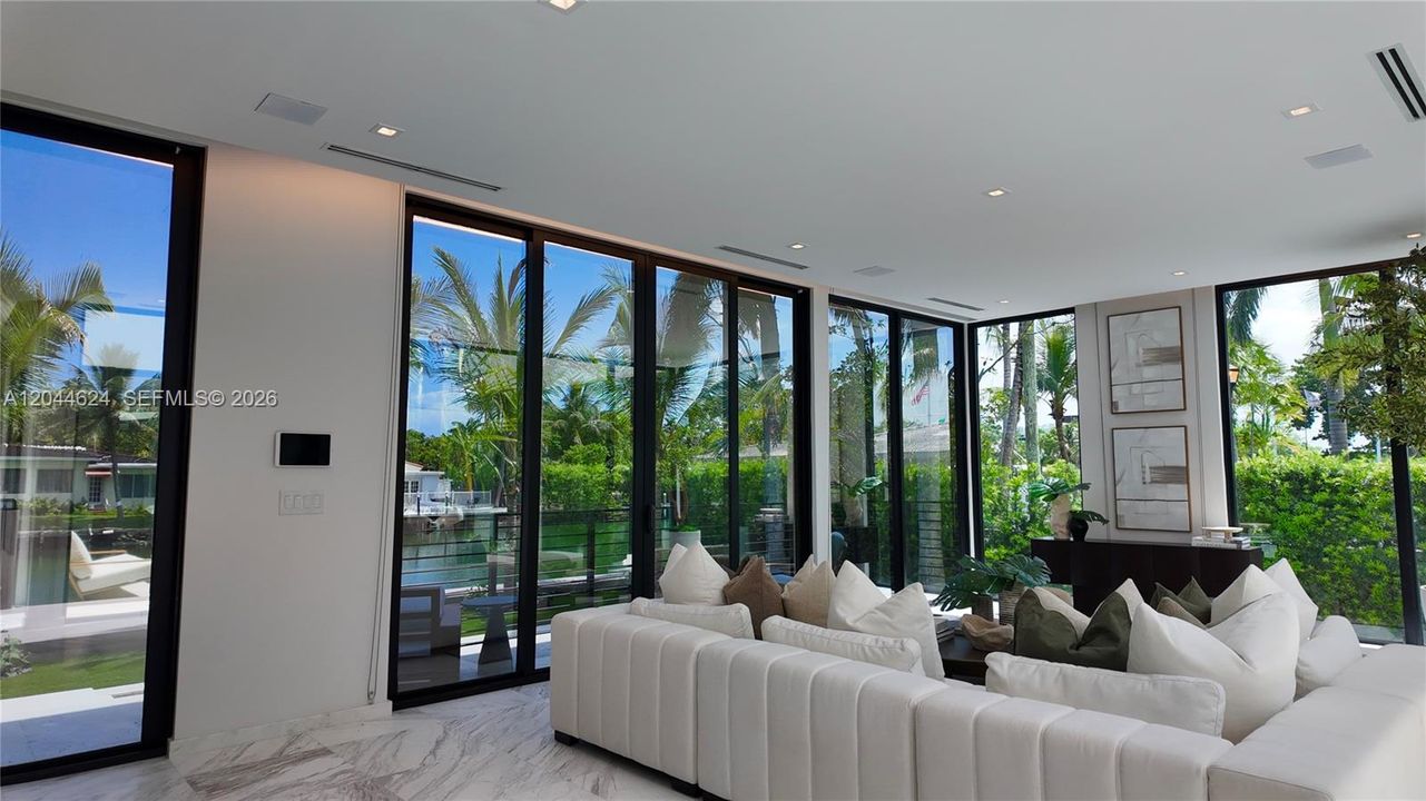 En Venta: $9,335,000 (6 camas, 6 baños, 5043 Pies cuadrados)