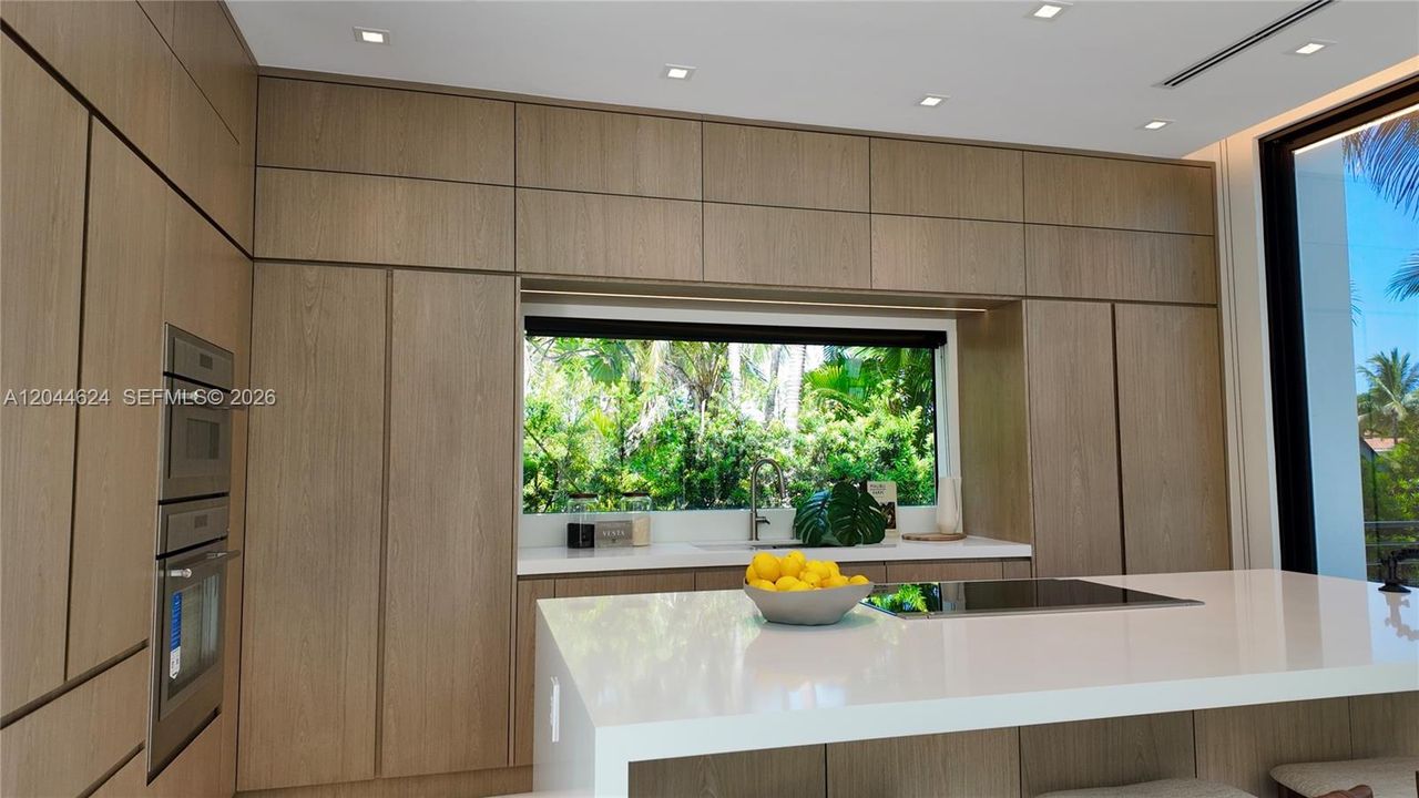 En Venta: $9,335,000 (6 camas, 6 baños, 5043 Pies cuadrados)