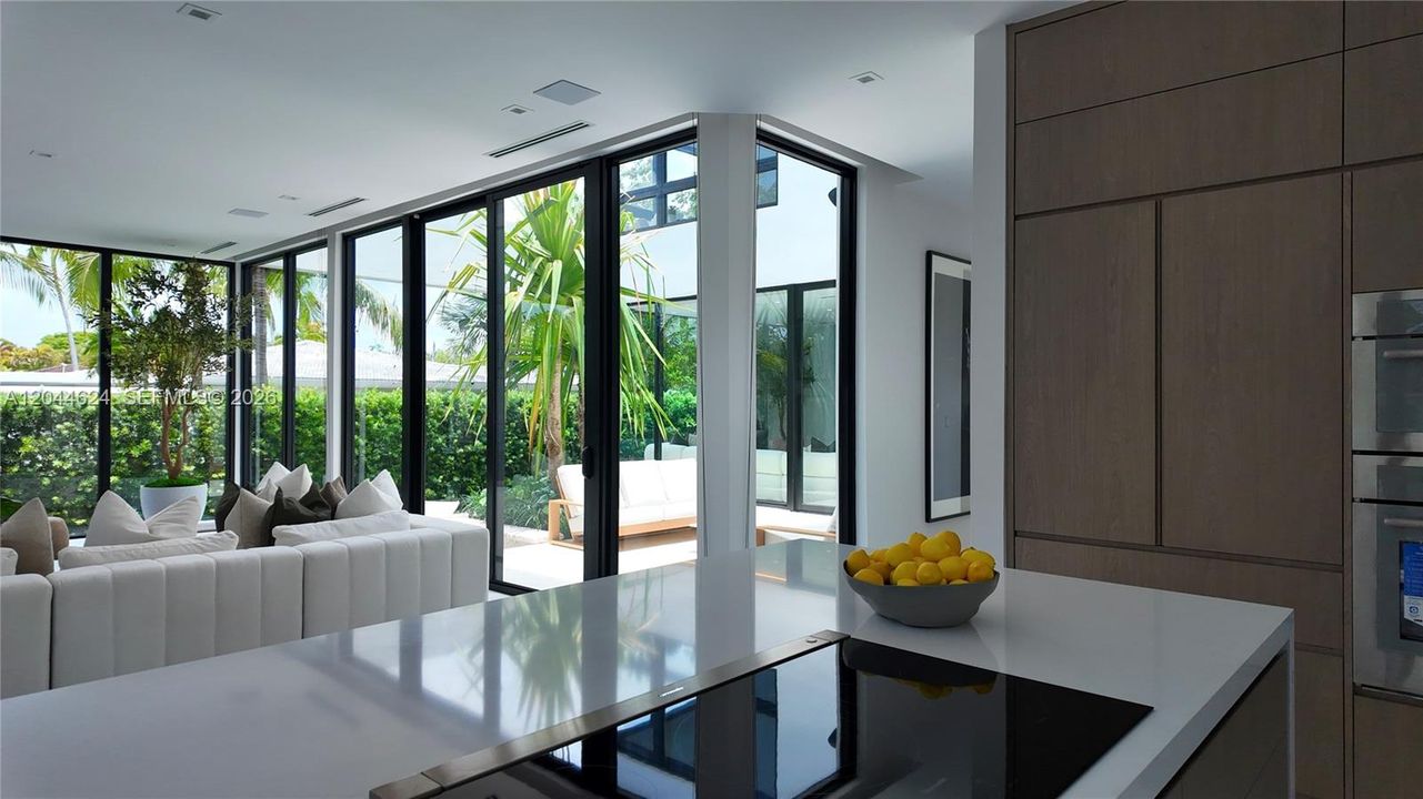 En Venta: $9,335,000 (6 camas, 6 baños, 5043 Pies cuadrados)