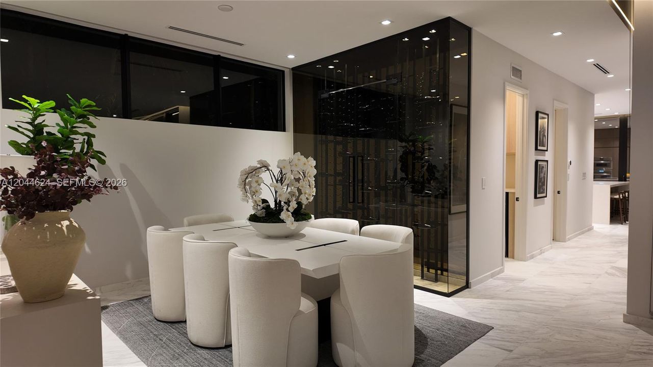 En Venta: $9,335,000 (6 camas, 6 baños, 5043 Pies cuadrados)