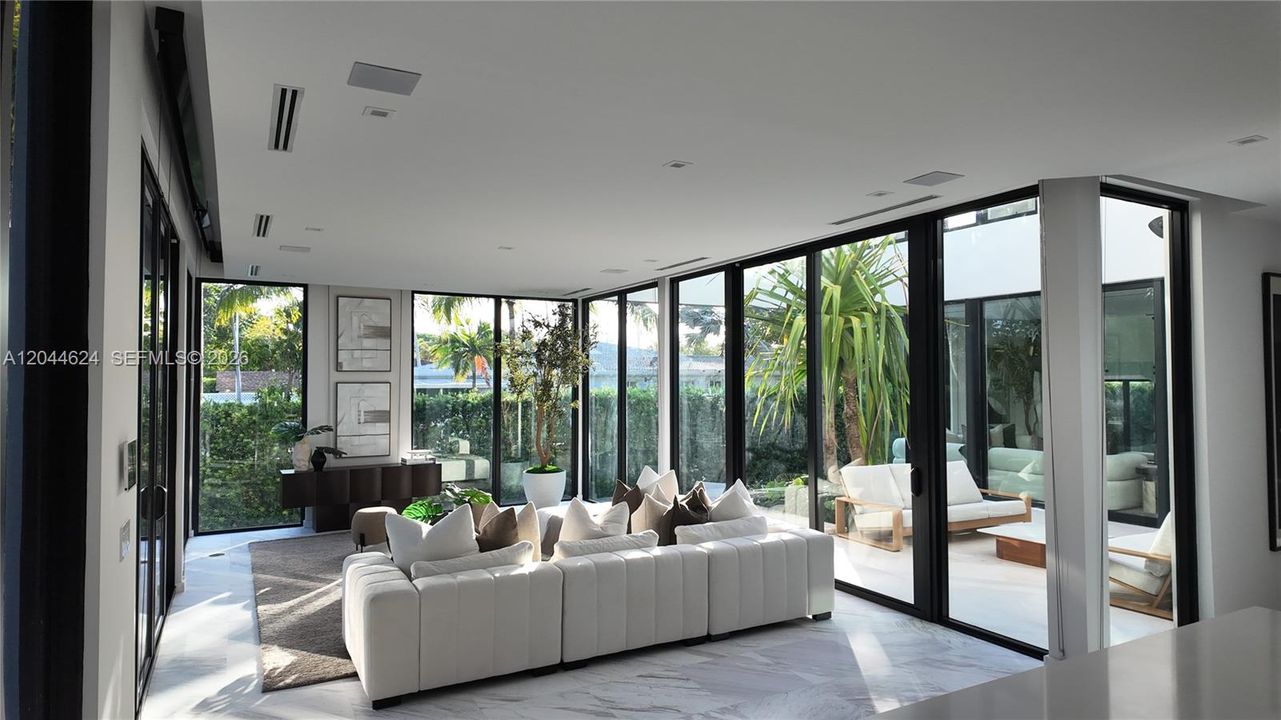 En Venta: $9,335,000 (6 camas, 6 baños, 5043 Pies cuadrados)