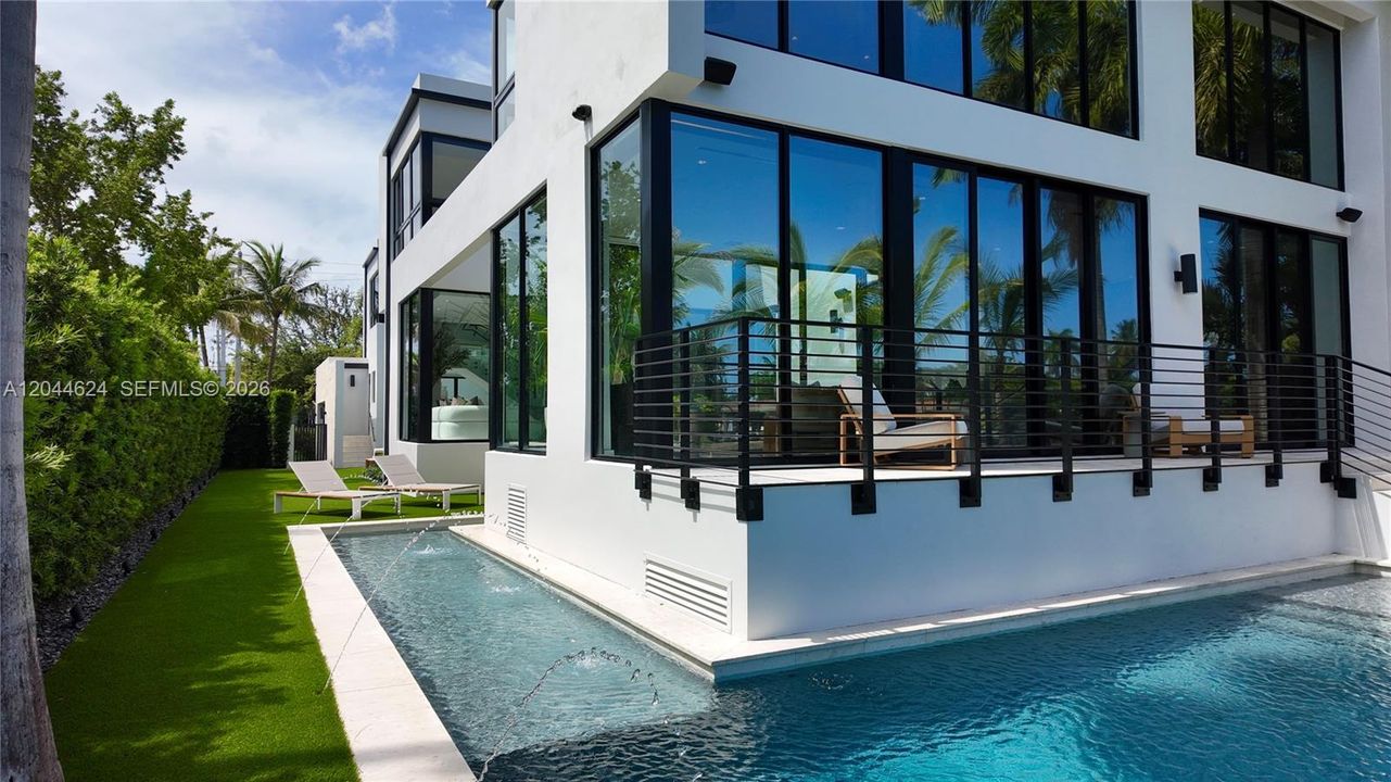 En Venta: $9,335,000 (6 camas, 6 baños, 5043 Pies cuadrados)