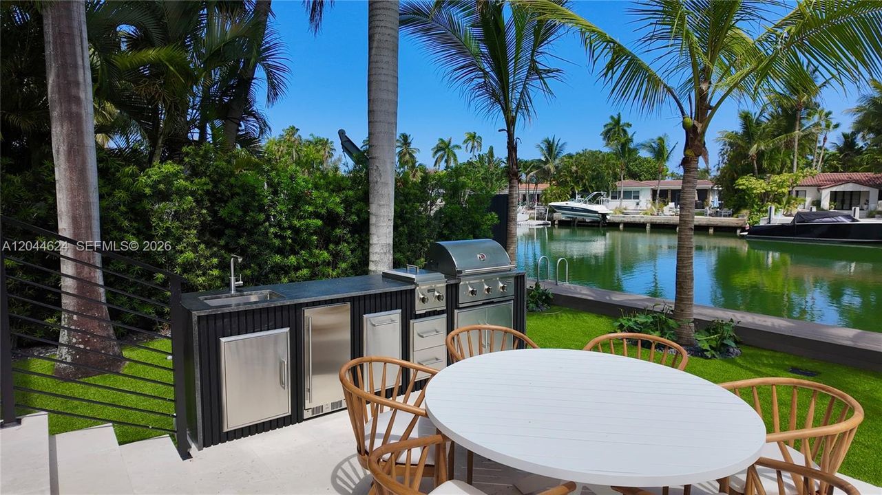 En Venta: $9,335,000 (6 camas, 6 baños, 5043 Pies cuadrados)