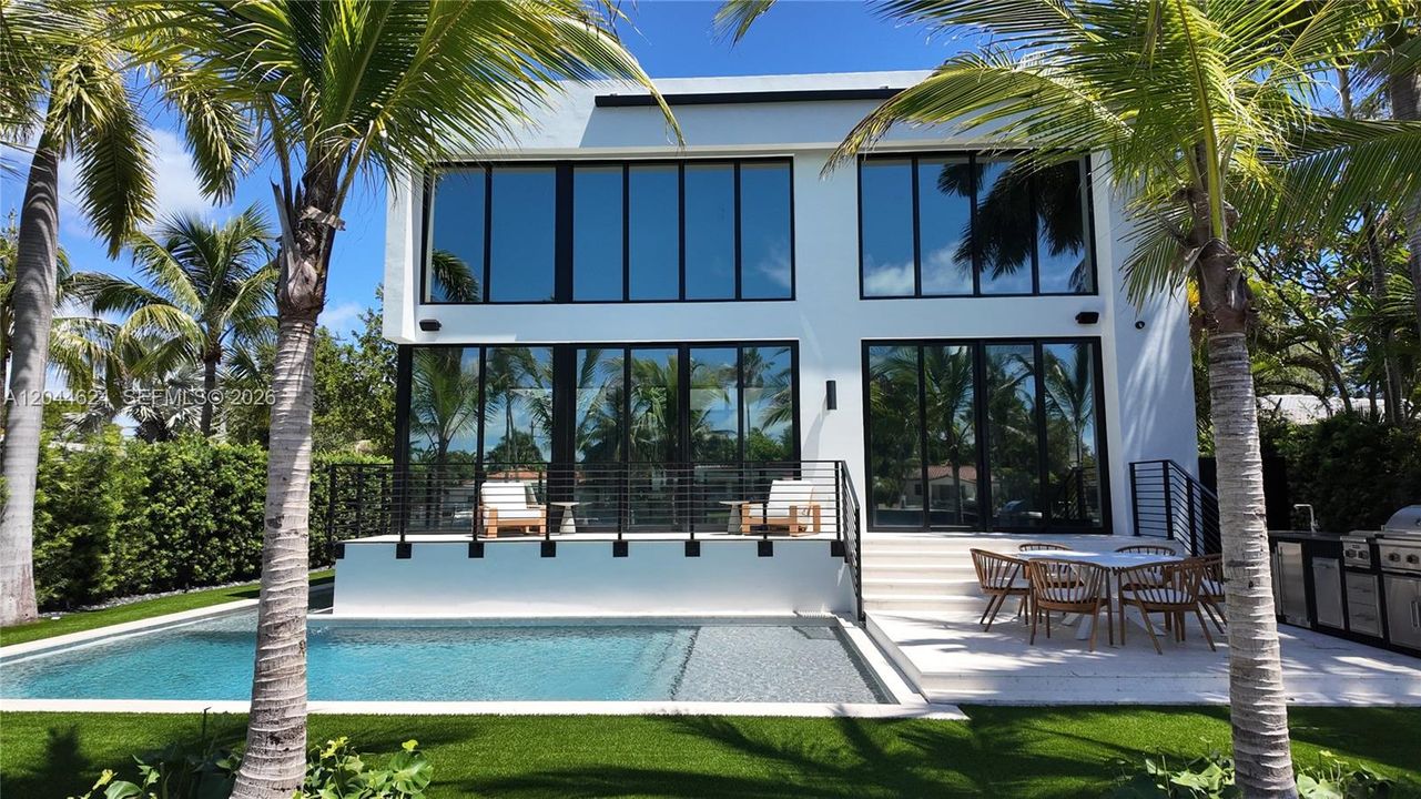 En Venta: $9,335,000 (6 camas, 6 baños, 5043 Pies cuadrados)