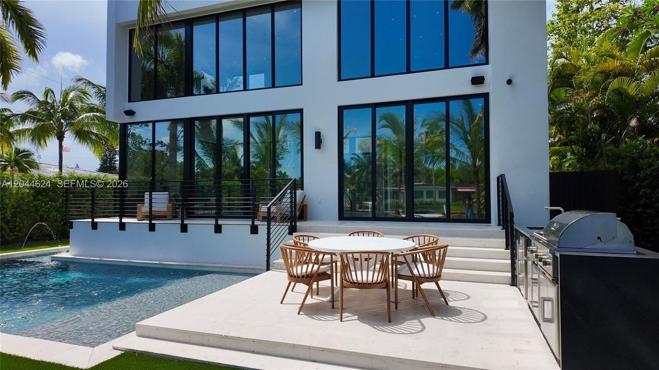 En Venta: $9,335,000 (6 camas, 6 baños, 5043 Pies cuadrados)