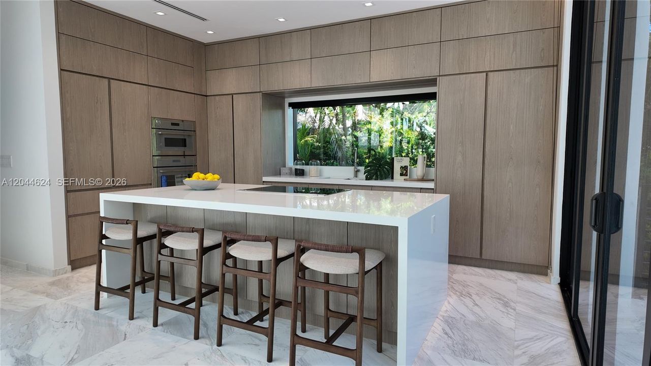 En Venta: $9,335,000 (6 camas, 6 baños, 5043 Pies cuadrados)
