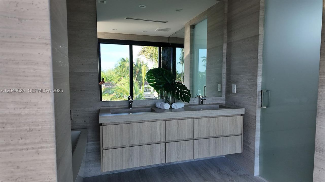 En Venta: $9,335,000 (6 camas, 6 baños, 5043 Pies cuadrados)