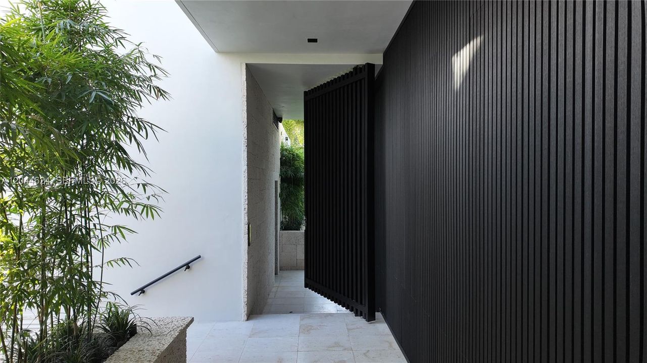 En Venta: $9,335,000 (6 camas, 6 baños, 5043 Pies cuadrados)