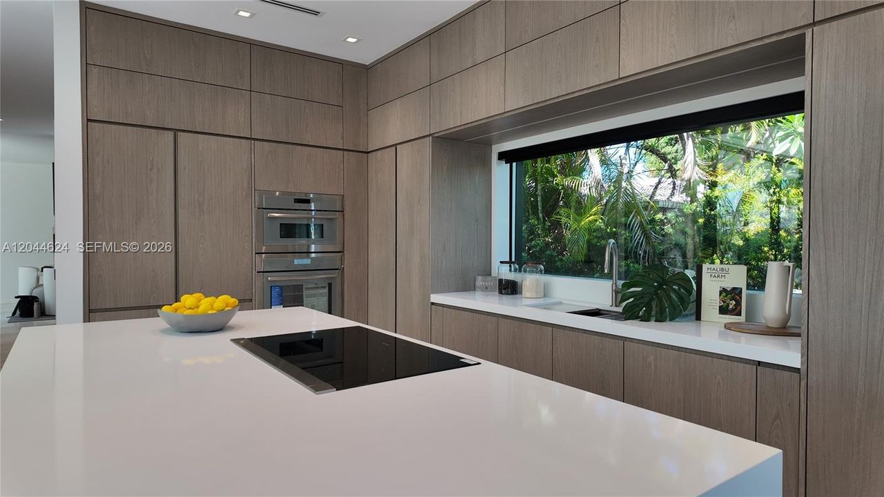 En Venta: $9,335,000 (6 camas, 6 baños, 5043 Pies cuadrados)