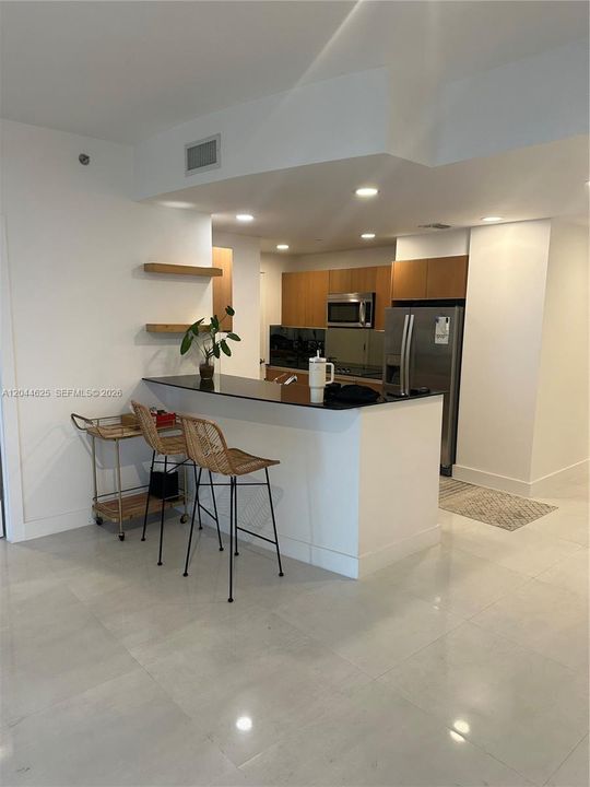 For Rent: $3,300 (1 beds, 1 baths, 963 Square Feet)