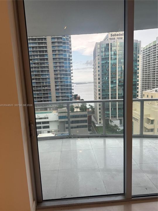 For Rent: $3,300 (1 beds, 1 baths, 963 Square Feet)