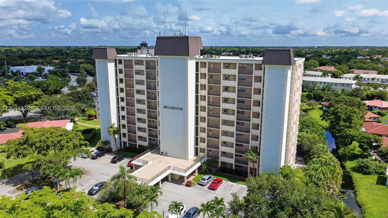For Sale: $198,000 (2 beds, 2 baths, 900 Square Feet)