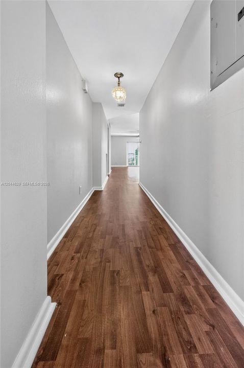 For Sale: $198,000 (2 beds, 2 baths, 900 Square Feet)