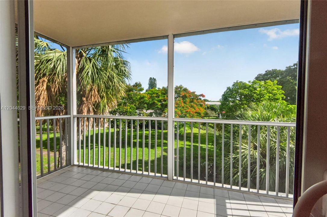 For Sale: $198,000 (2 beds, 2 baths, 900 Square Feet)