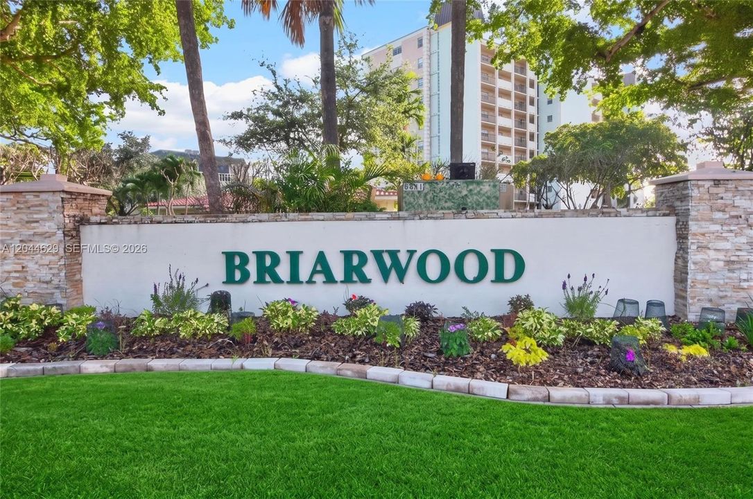 For Sale: $198,000 (2 beds, 2 baths, 900 Square Feet)
