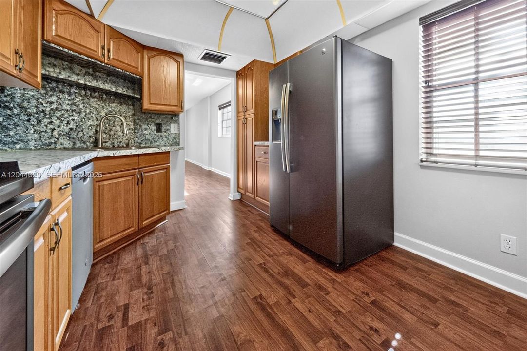 For Sale: $198,000 (2 beds, 2 baths, 900 Square Feet)