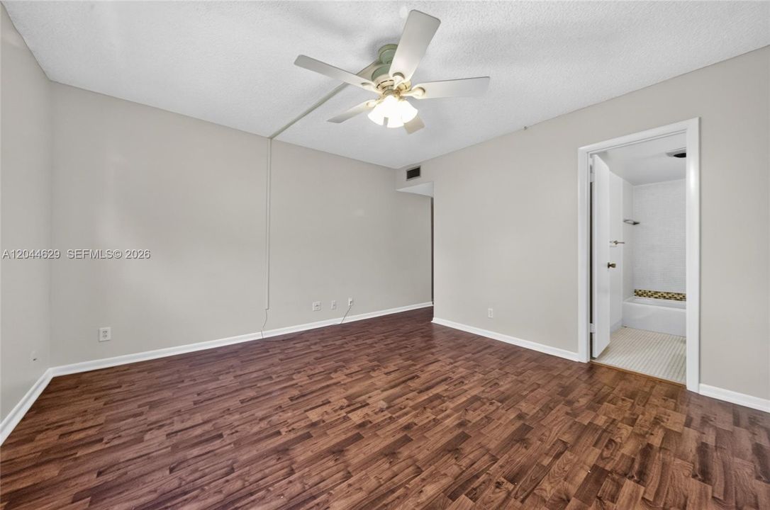 For Sale: $198,000 (2 beds, 2 baths, 900 Square Feet)