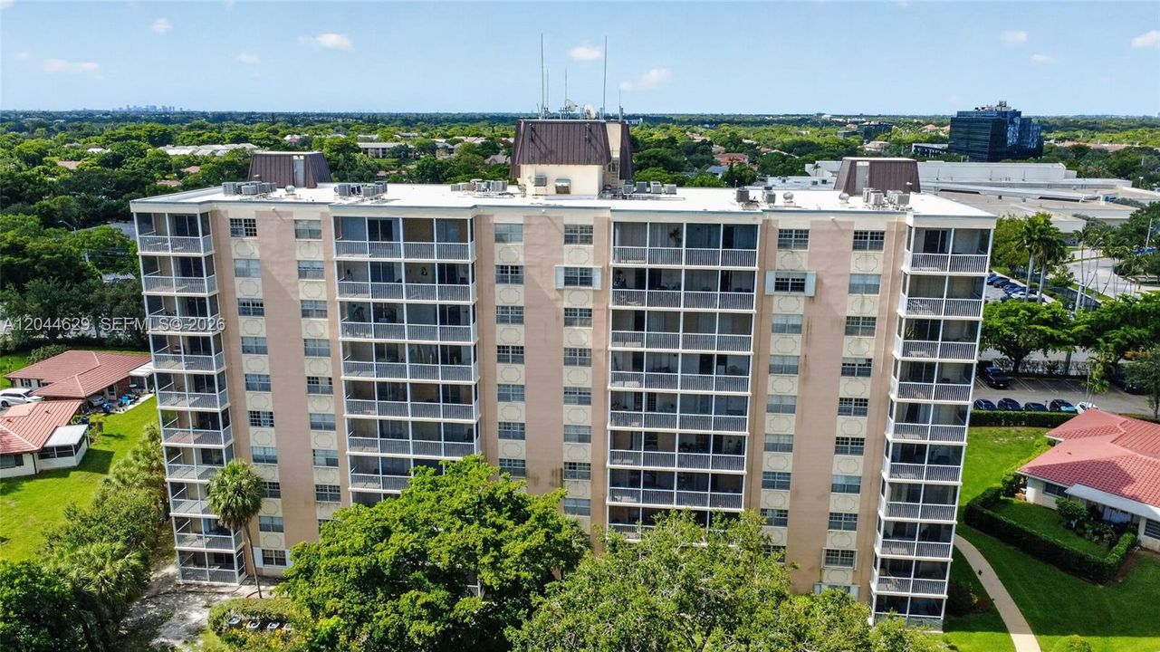 For Sale: $198,000 (2 beds, 2 baths, 900 Square Feet)
