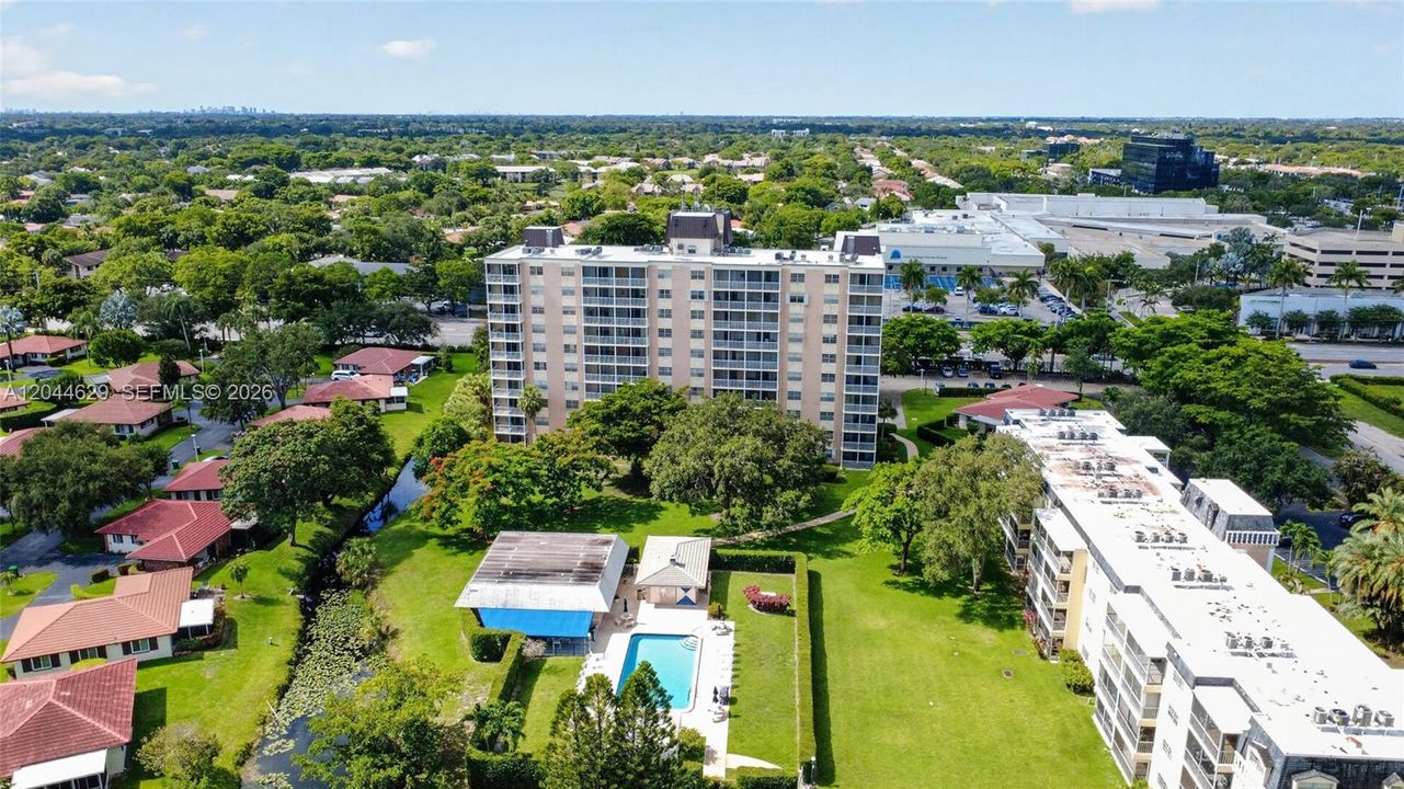 For Sale: $198,000 (2 beds, 2 baths, 900 Square Feet)
