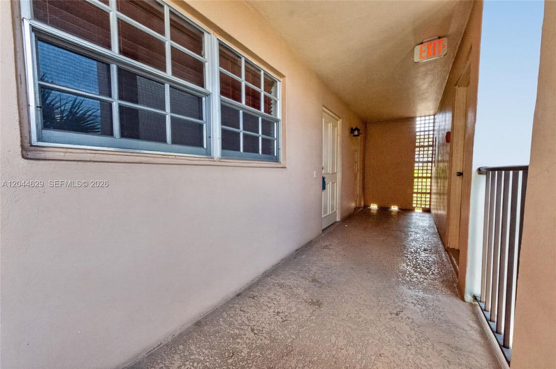 For Sale: $198,000 (2 beds, 2 baths, 900 Square Feet)