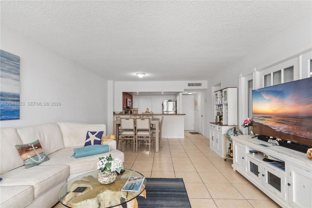 En Venta: $525,000 (2 camas, 2 baños, 1250 Pies cuadrados)