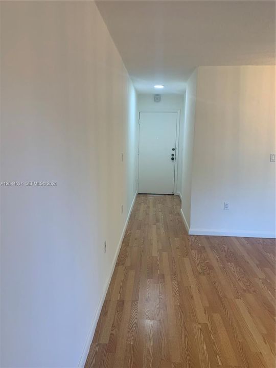 For Rent: $2,250 (2 beds, 1 baths, 866 Square Feet)
