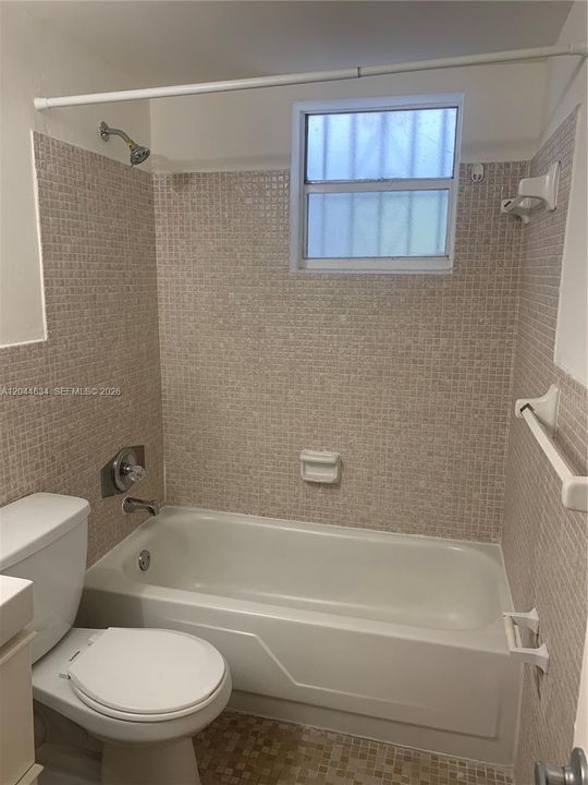 For Rent: $2,250 (2 beds, 1 baths, 866 Square Feet)