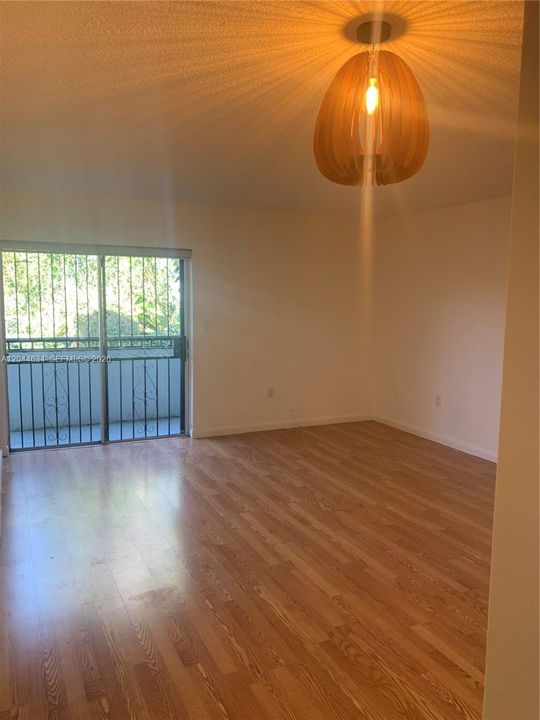 For Rent: $2,250 (2 beds, 1 baths, 866 Square Feet)