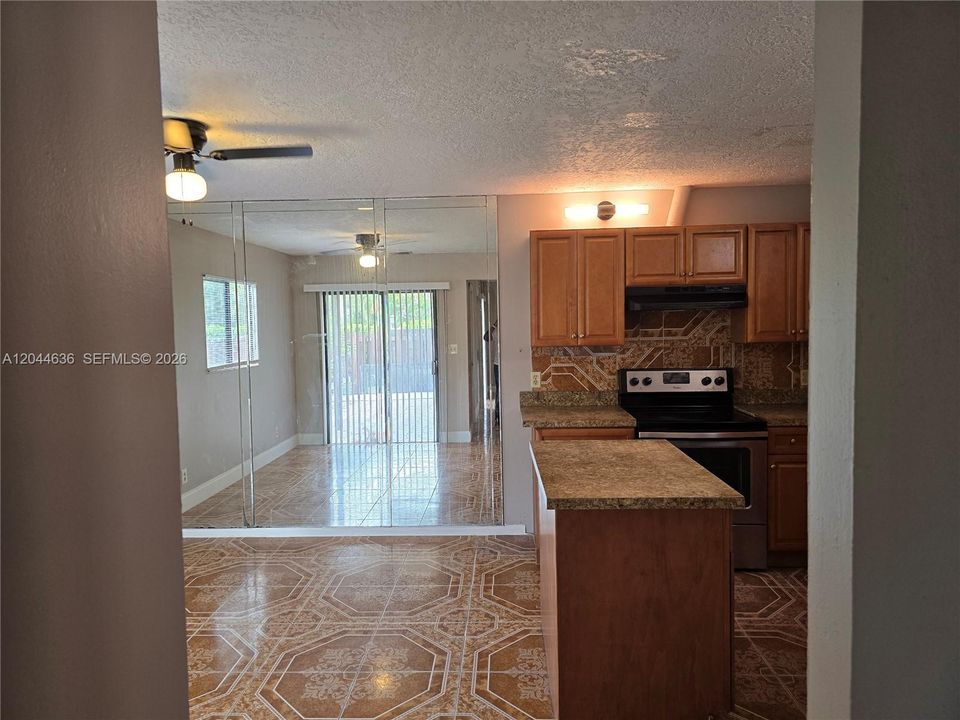 For Sale: $345,000 (3 beds, 2 baths, 1403 Square Feet)