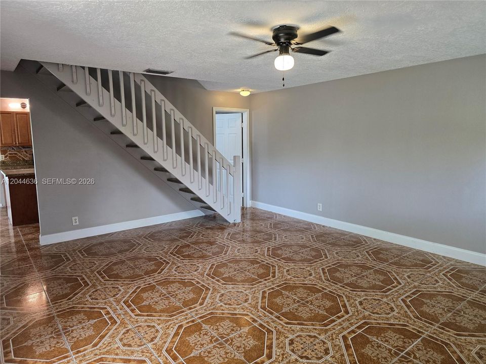 For Sale: $345,000 (3 beds, 2 baths, 1403 Square Feet)