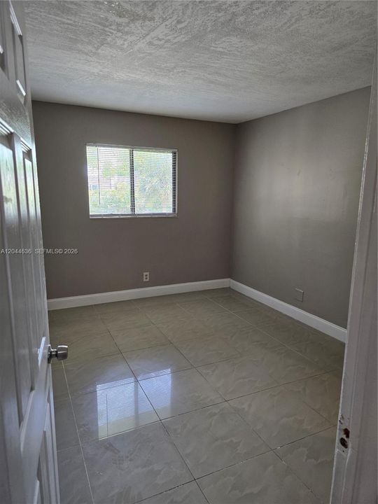 For Sale: $345,000 (3 beds, 2 baths, 1403 Square Feet)