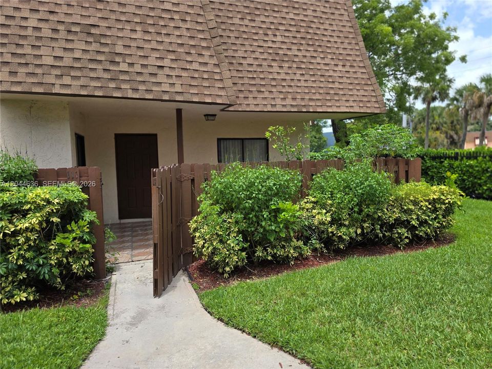 For Sale: $345,000 (3 beds, 2 baths, 1403 Square Feet)