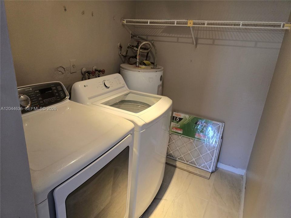 For Sale: $345,000 (3 beds, 2 baths, 1403 Square Feet)