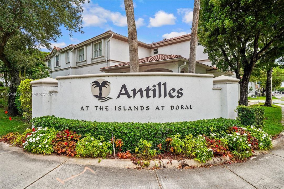 For Sale: $615,000 (4 beds, 2 baths, 1894 Square Feet)