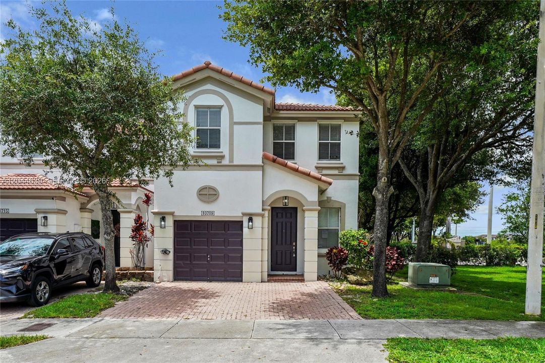 For Sale: $615,000 (4 beds, 2 baths, 1894 Square Feet)