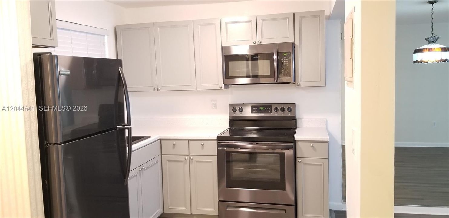 В аренду: $1,400 (1 спален, 1 ванн, 640 Квадратных фут)
