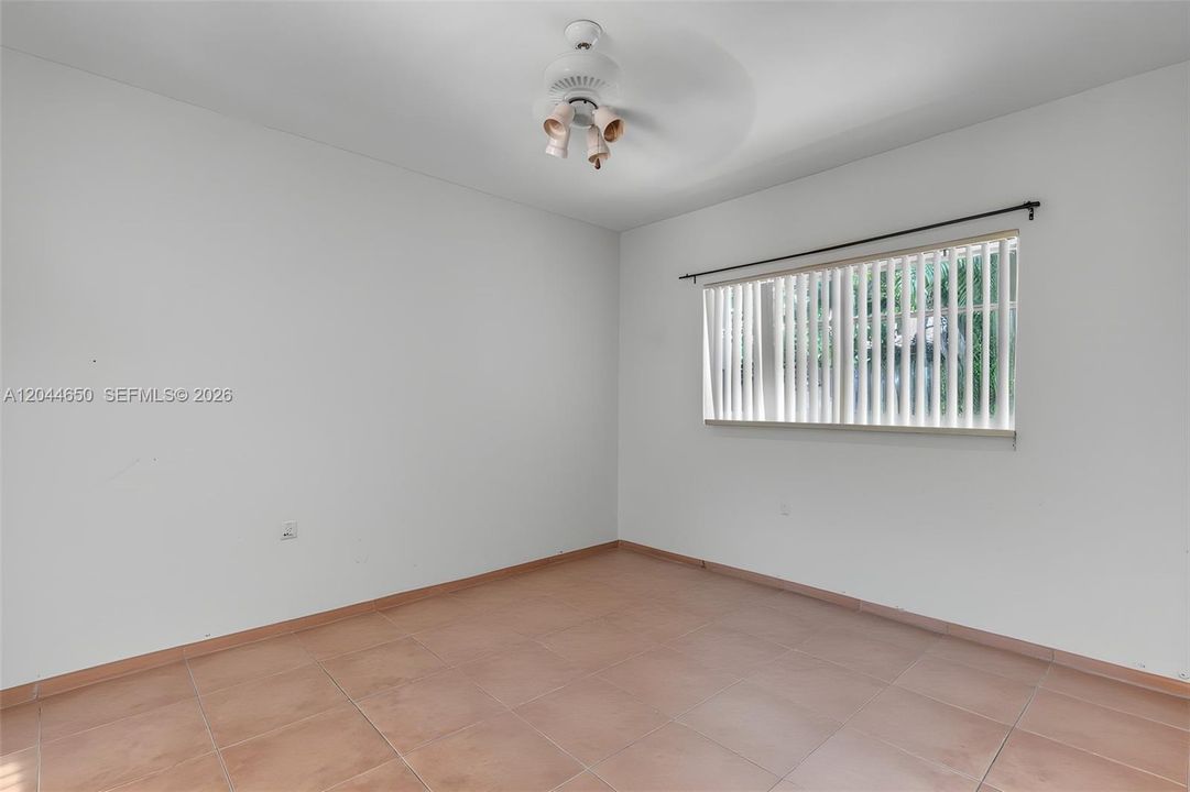 В аренду: $6,900 (5 спален, 2 ванн, 1981 Квадратных фут)