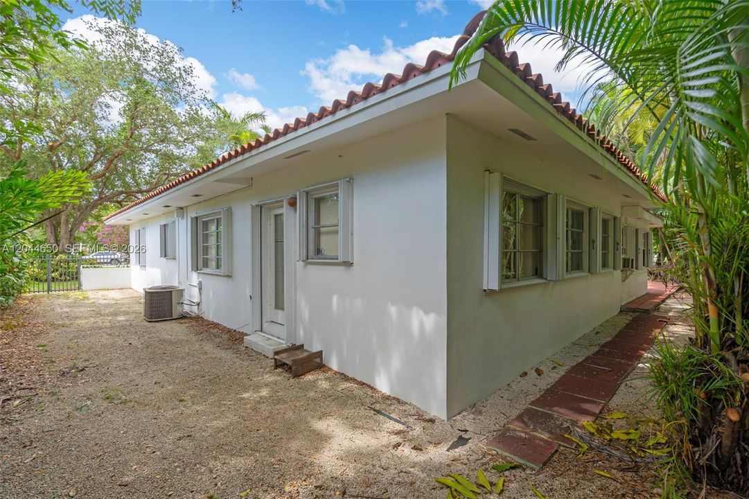 В аренду: $6,900 (5 спален, 2 ванн, 1981 Квадратных фут)