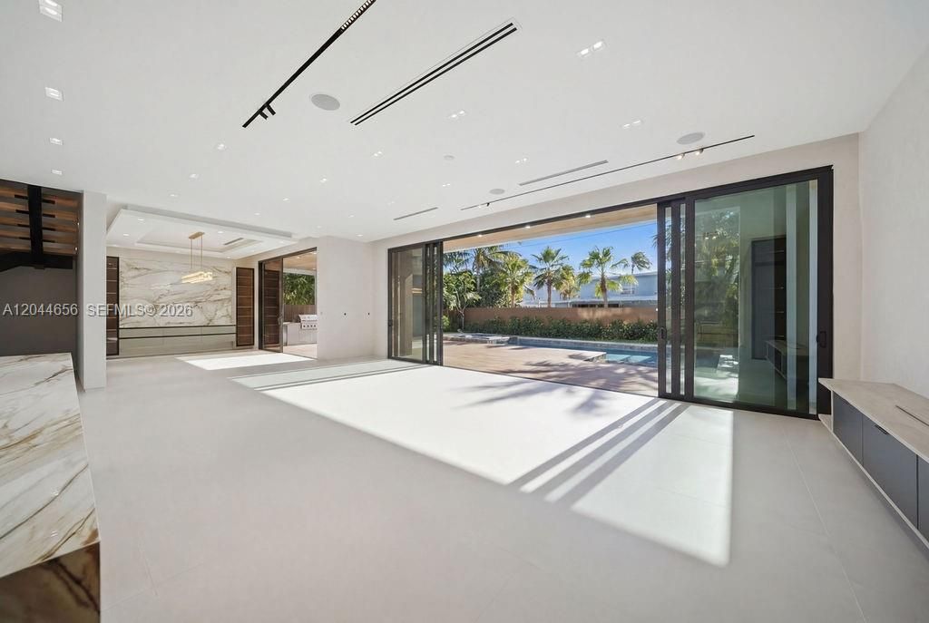 For Rent: $36,000 (5 beds, 7 baths, 0 Square Feet)