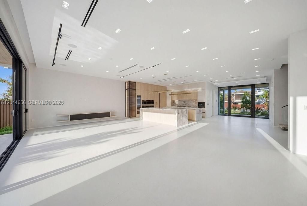 For Rent: $36,000 (5 beds, 7 baths, 0 Square Feet)