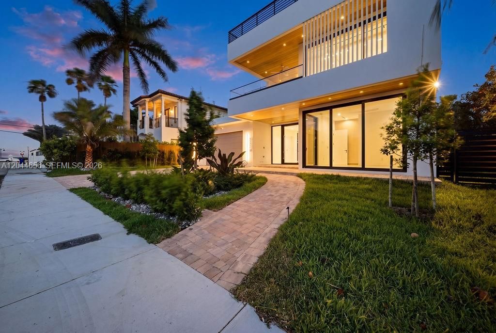 For Rent: $36,000 (5 beds, 7 baths, 0 Square Feet)
